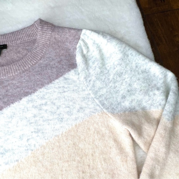 Ann Taylor Factory Chevron Pattern Color Smoky Lilac, Gray, Peach Sweater Sz S - Picture 8 of 13